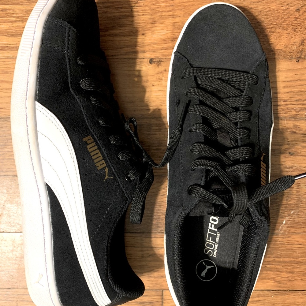 Puma sneakers size 9 : NEW